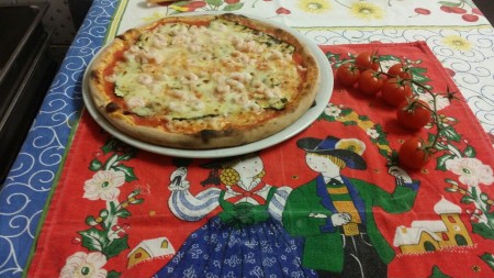 Pizza con zucchine e gamberetti