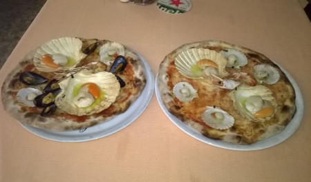 Pizza con pesce fresco